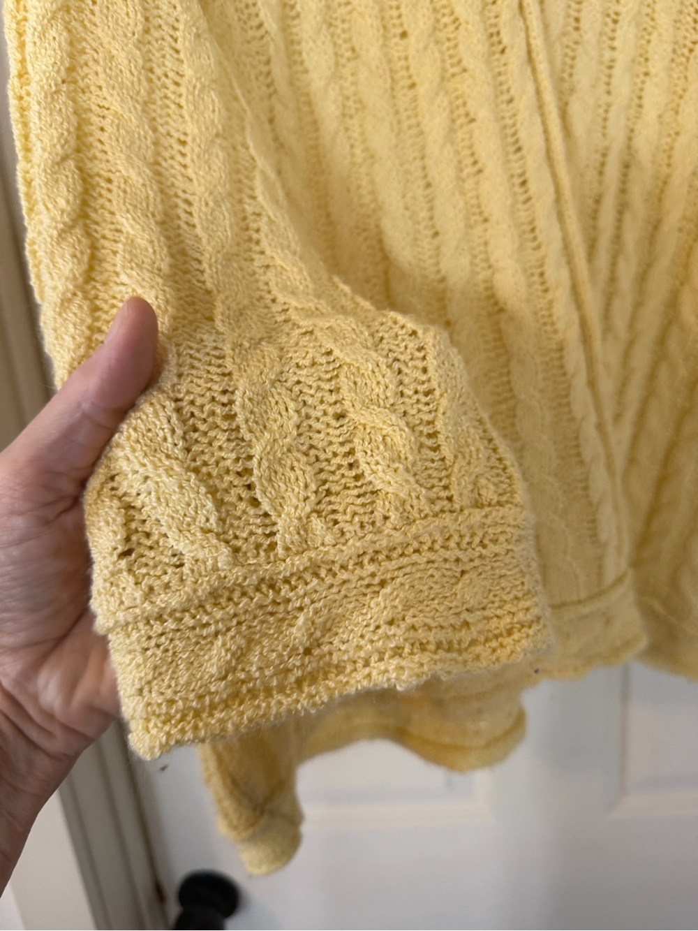 POL Soft Cable V-Neck Knit Sweater - Yellow oversized sz Small - Picture 4 of 9